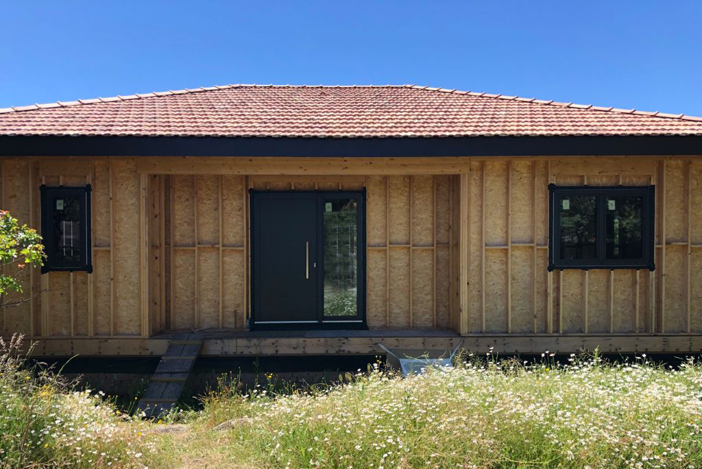 Ambiente interior sano y seguro de casa construida con madera